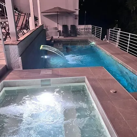 B View Of Swimming Pool, Jacuzzi, Possibility Heating In Extra, Sea And Mountain 贝纳尔马德纳