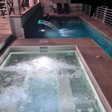 B View Of Swimming Pool, Jacuzzi, Possibility Heating In Extra, Sea And Mountain 贝纳尔马德纳