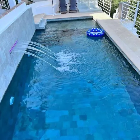 B View Of Swimming Pool, Jacuzzi, Possibility Heating In Extra, Sea And Mountain * 贝纳尔马德纳