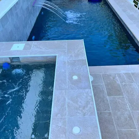 B View Of Swimming Pool, Jacuzzi, Possibility Heating In Extra, Sea And Mountain Διαμέρισμα